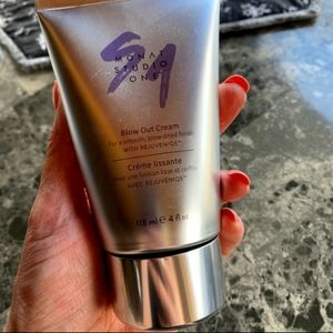 Monat Blow Out Cream